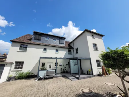 Hotel-Pension Keller Отели в г. Бад-Дюбен