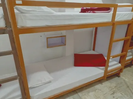 Mahesh Guest House Отели рядом с достопримечательностью «Суоми Вивекананд Гарден»