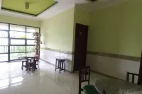 RedDoorz Syariah near Bypass Krian Hotel di Krian