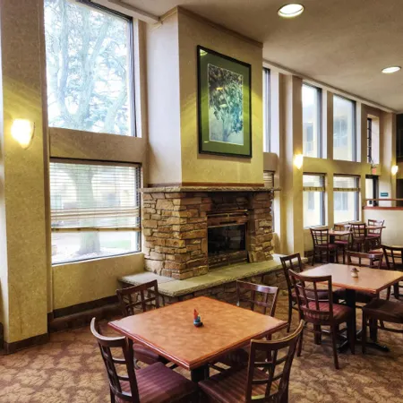 La Quinta Inn & Suites by Wyndham Appleton College Avenue