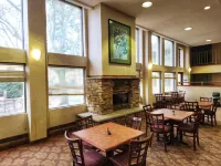 La Quinta Inn & Suites by Wyndham Appleton College Avenue - Pet friendly