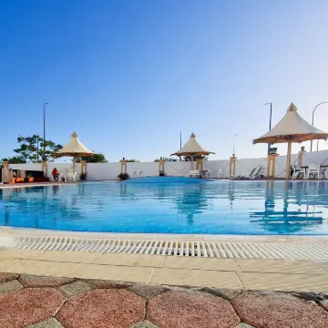 Remas Hotel Suites - Al Khoudh, Seeb, Muscat Hotels near Random للمنتجات السودانية والجلديات والتحف
