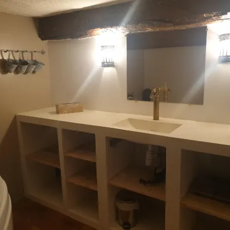 Charmant Appartement cœur Village provençal Отели в г. Ламбеск