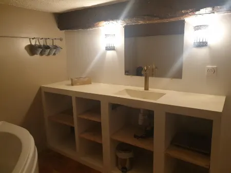 Charmant Appartement cœur Village provençal Отели в г. Ламбеск