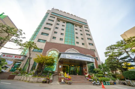 Yeongju Punggi Tourist Hotel Отели рядом с достопримечательностью «Сосу-совон»