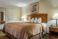 Quality Inn & Suites Hotels near Asbury Woods