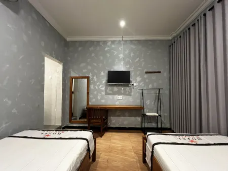 Sunrise Hotel Labuan Bajo Отели рядом с достопримечательностью «Pede Beach»