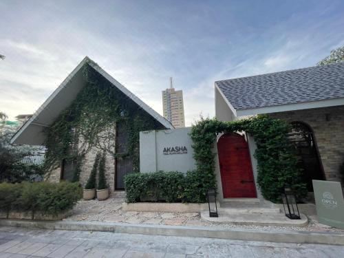 168 House 4A4B 350m BTS Krungton Buri Near Icon Siam Images