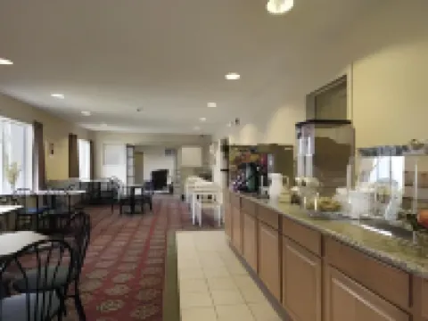 Howard Johnson by Wyndham Springfield Hotels in Springfield