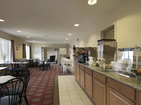 Howard Johnson by Wyndham Springfield Отели в г. Спрингфилд