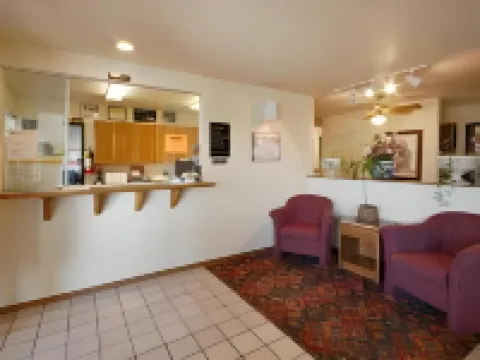 Super 8 by Wyndham Moriarty Hotels in Moriarty