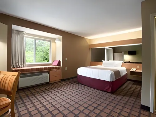 Microtel Inn & Suites by Wyndham Southern Pines / Pinehurst Hotels in Aberdeen