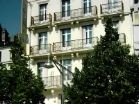 Hôtel Bristol Reims Hotels near كاتدرائية ريمس