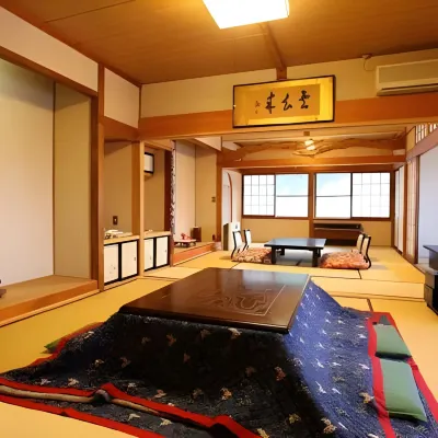 塵表閣本店 SNOW MONKEY RESORTS INFO & GIFT SHOP周辺のホテル