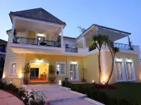 G George Hotels in Ellomeno