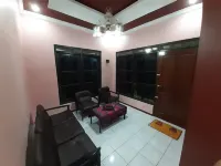 Homestay Cendana Candi-1 Blok F1 Np-Kudus Hotels near Sistem Informasi UMK