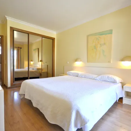 A Stylish Villa with a Private Pool, Short Drive from the Centre, Free AC & Wifi
