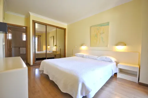A Stylish Villa with a Private Pool, Short Drive from the Centre, Free AC & Wifi - Private Pool