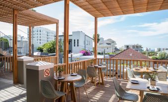 Antrim House by Totalstay