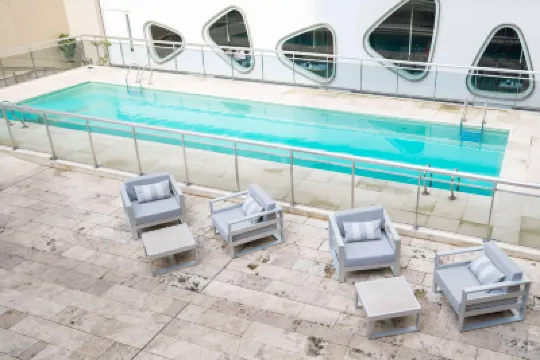 Dazzler by Wyndham Buenos Aires Recoleta 鄰近雷科萊塔墓地的酒店