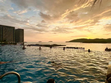 Sunset Seaview Vacation Condos @ Jesselton Quay