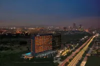 Hilton Gurugram Baani City Centre - bar