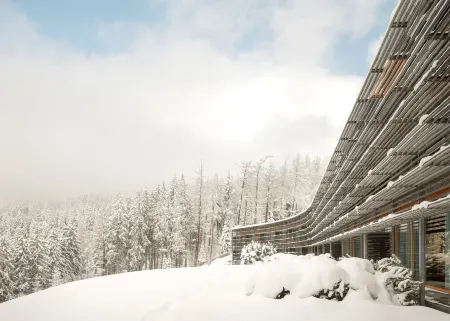 Vigilius Mountain Resort Отели в г. Чермес