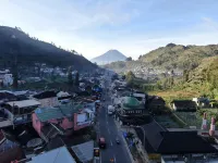 MR Tiny House Dieng with Mountain View Hotels in Sukorejo