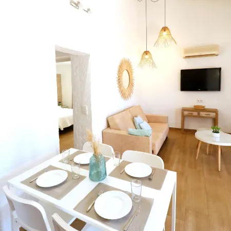 Naika Studios & Apartments