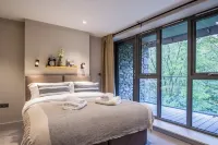 Ironworks Apartments Hotels near Manjushri Kadampa Meditation Centre