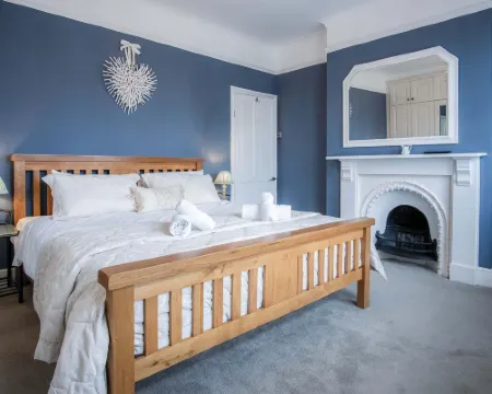 Overland Road – 4 Bedroom House – Mumbles Hotels in Mumbles