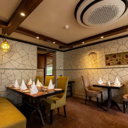 Apple Orchard Resort & Spa - Overlooking Zabarwan Mountain