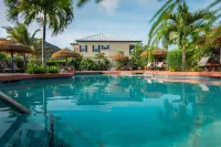 Colibri Court - Pools