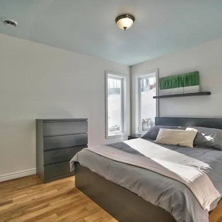 Dynamite 2-Bedroom House, Garage, Sleeps 6