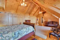 Charming 4-bedroom chateau with WiFi, fitness room in lovely Dillard.