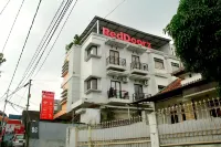 RedDoorz near Telkom Corporate University Hotels in Gegerkalong