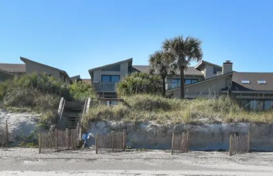 Beach Daze聯排別墅位於Sea Dunes Green Turtle B5，池邊的海景