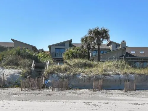 Beach Daze聯排別墅位於Sea Dunes Green Turtle B5，池邊的海景