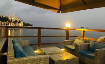 Hawana Salalah Beachfront Apartment with Pool