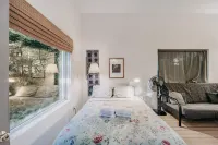 Mt Baker Rim Cabin 19 - Pet Friendly, Wifi, Hot Tub, Sleeps 10