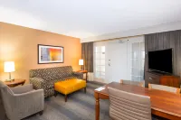 Embassy Suites by Hilton Bloomington/Minneapolis Các khách sạn gần Normandale Community College