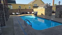 DOWNTOWN 2ND FLOOR LUXURIOUS CONDO 3 BLOCKS OFF BROADWAY IN A QUIET NEIGHBORHOOD