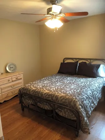 Cozy Quiet apartment in welcoming Elizabethtown with AC, WiFi