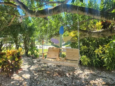 Oasis at the cape 3/2 Heated Pool Home with boat dock