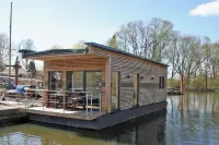 Gemütliches Hausboot in Winsen-stöckte Fleischerei Jurich Genuss-Handwerk seit 1899附近的飯店