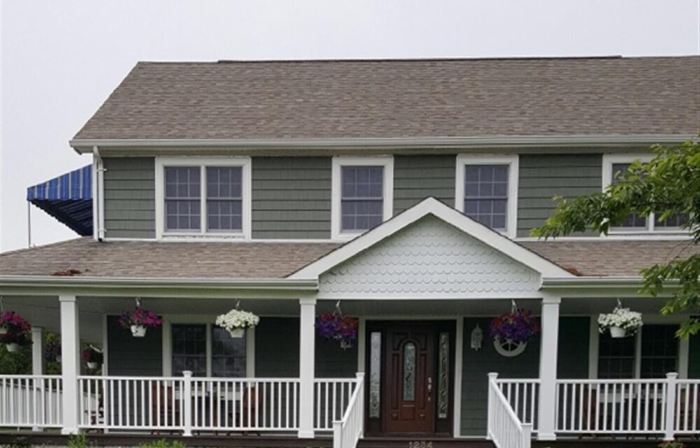 Beautiful Colonial Mint Condition Summer House Walking Distance to Beach