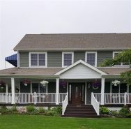 Beautiful Colonial Mint Condition Summer House Walking Distance to Beach