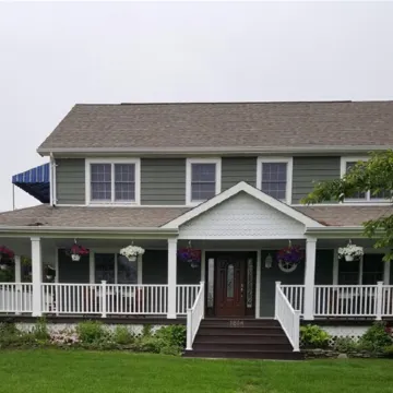 Beautiful Colonial Mint Condition Summer House Walking Distance to Beach