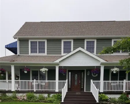Beautiful Colonial Mint Condition Summer House Walking Distance to Beach Hotels in Riverhead