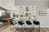 NEW Naples Modern Farmhouse w/Heated Pool, Sleep 10 - 3 tähden